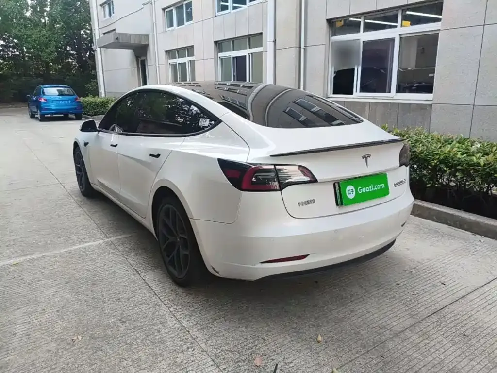 Tesla Model 3 — фото 10