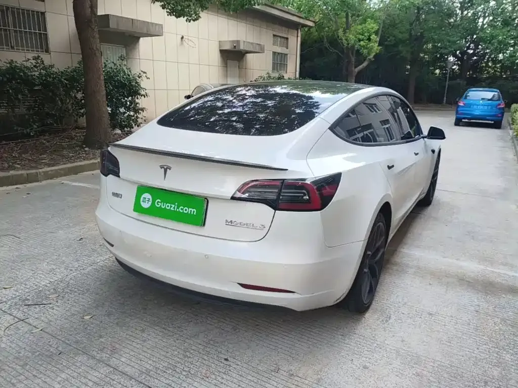 Tesla Model 3 — фото 4