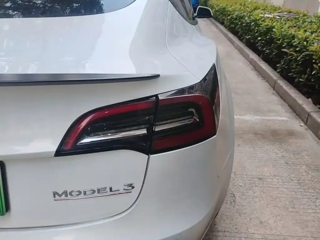 Tesla Model 3 — фото 3