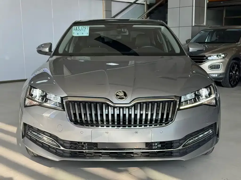 Skoda Superb — фото 4