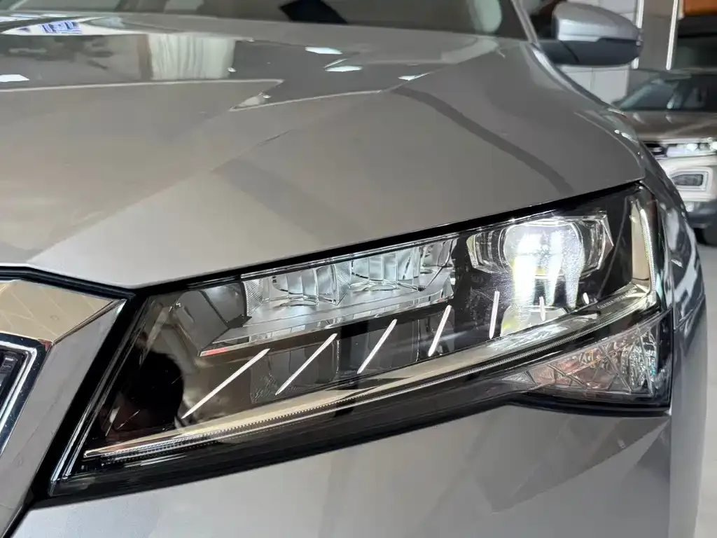 Skoda Superb — фото 2