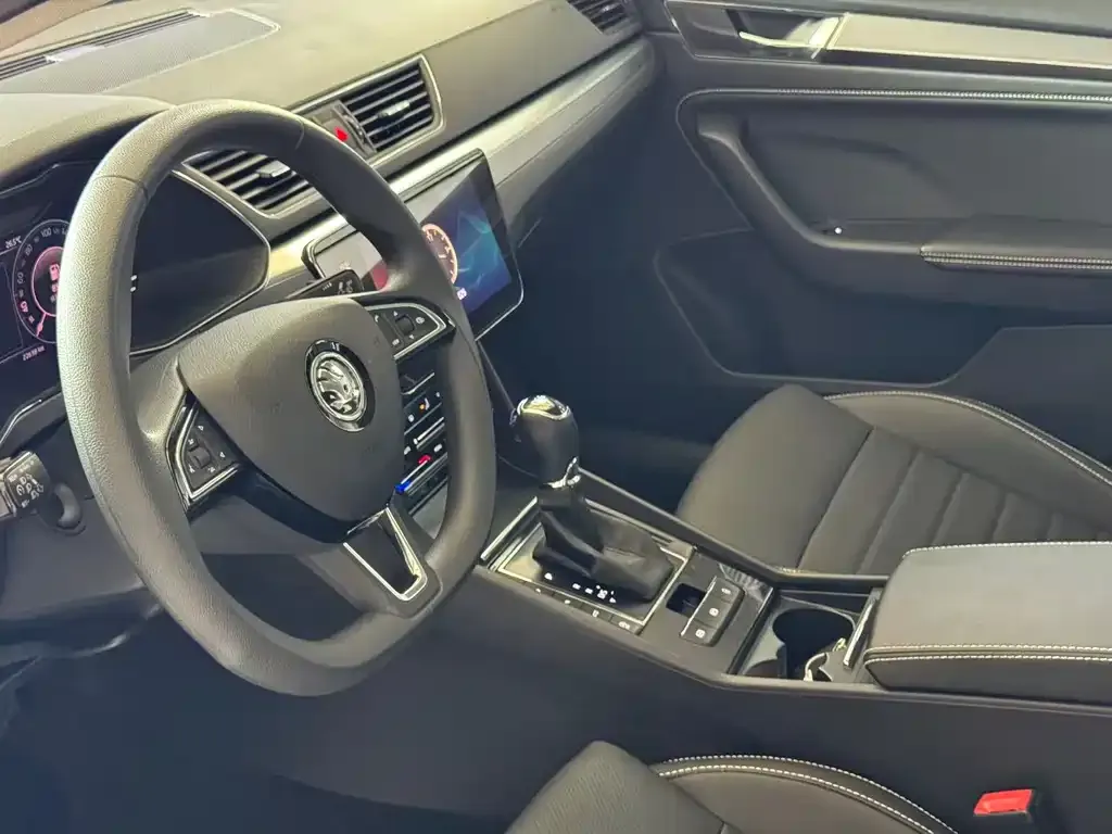 Skoda Superb — фото 9