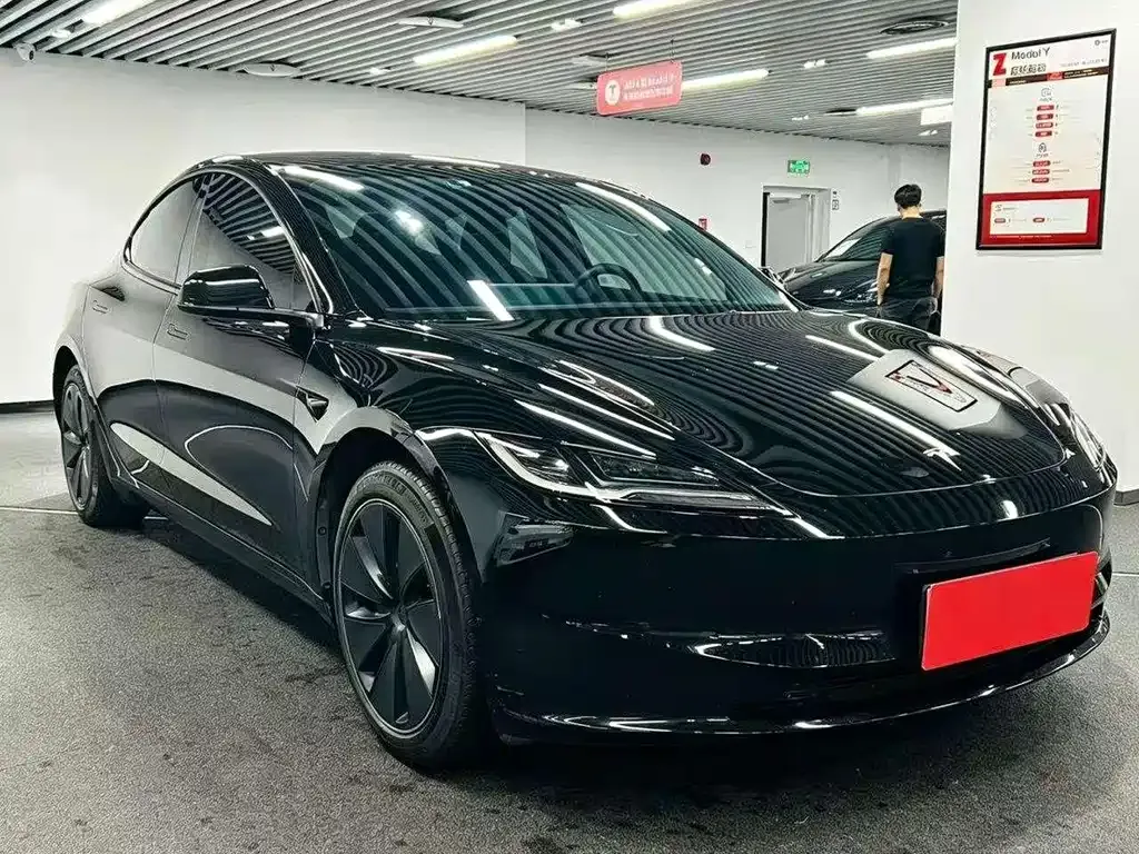 Tesla Model 3 — фото 9