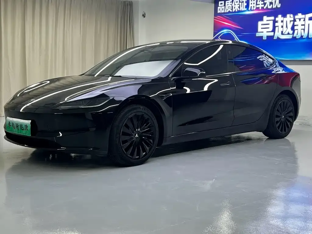 Tesla Model 3 — фото 1