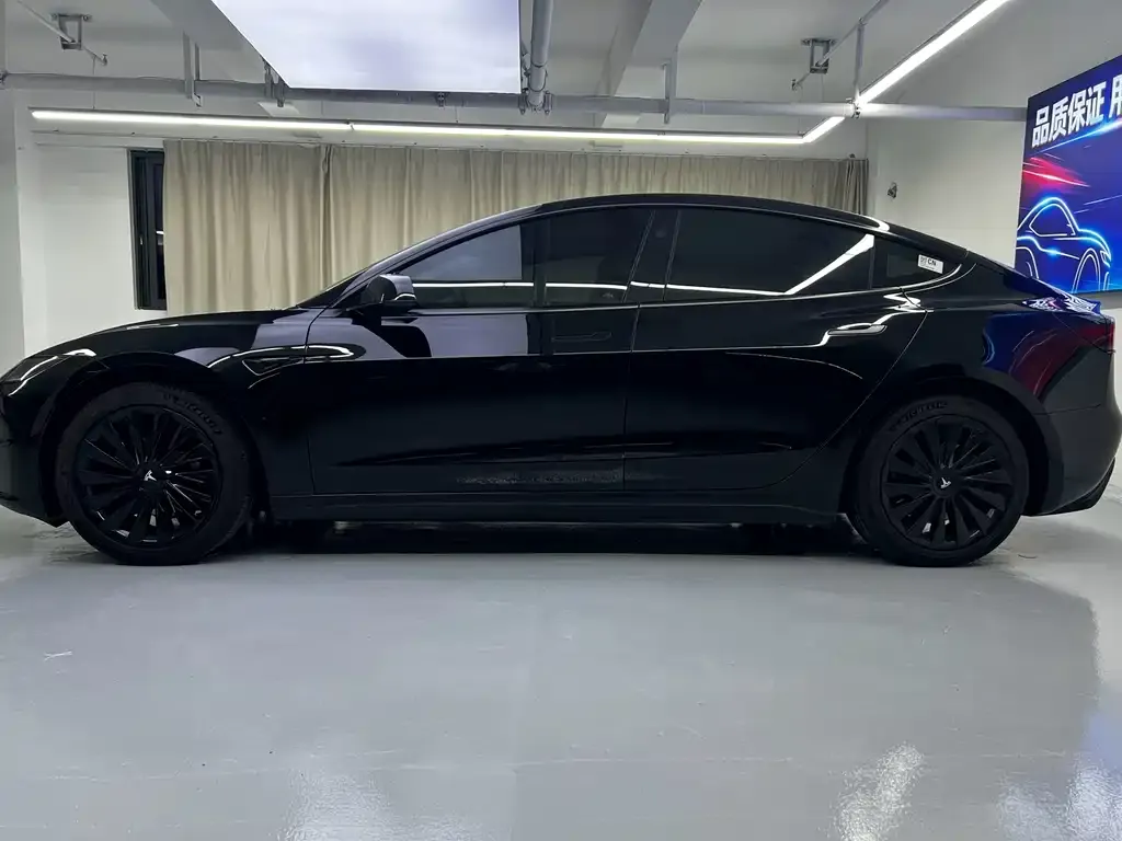 Tesla Model 3 — фото 4