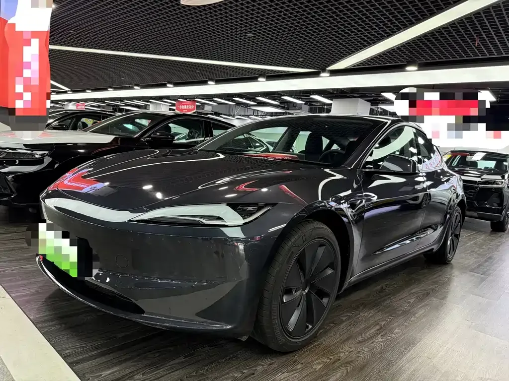 Tesla Model 3 — фото 1