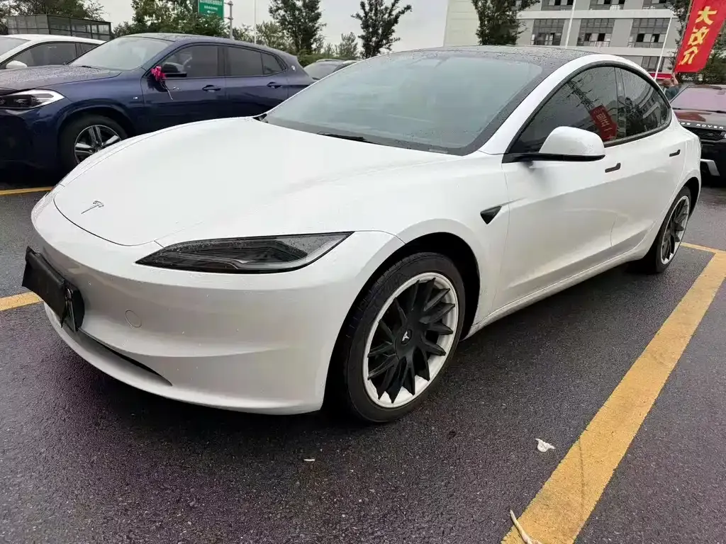 Tesla Model 3 — фото 1