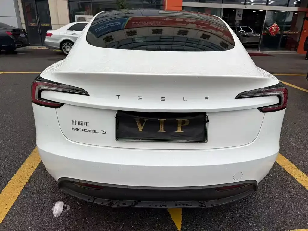 Tesla Model 3 — фото 4