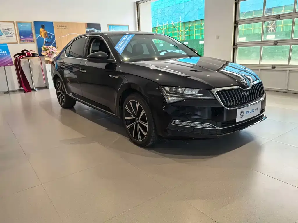 Skoda Superb — фото 9