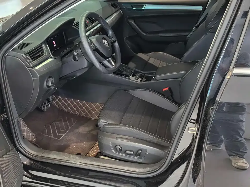 Skoda Superb — фото 7
