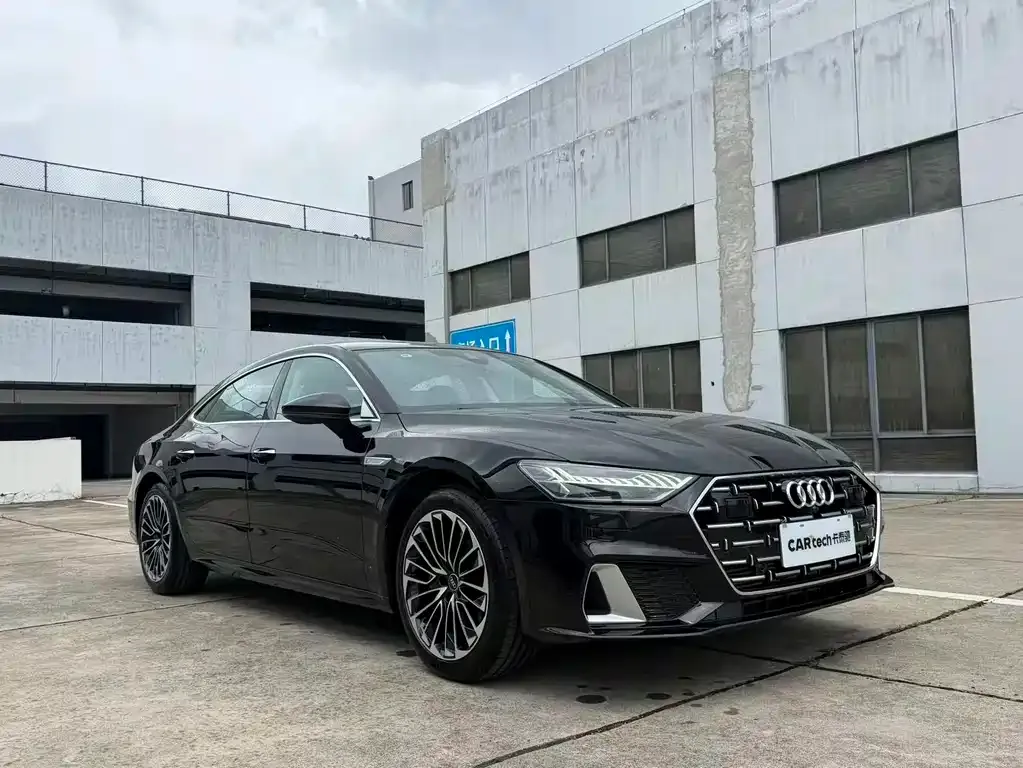 Audi A7L — фото 9
