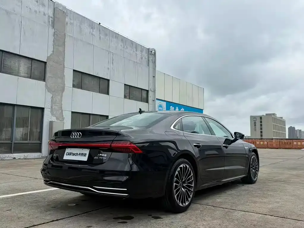 Audi A7L — фото 8