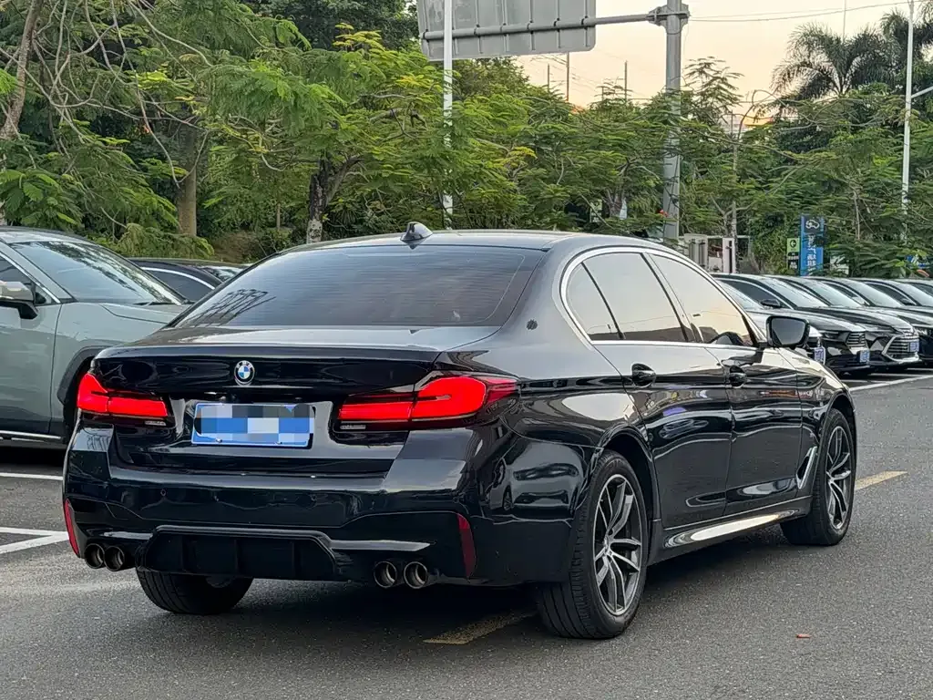 BMW 5 Series — фото 9