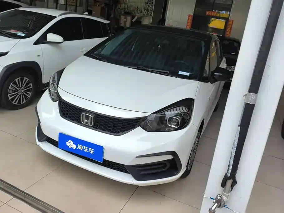 Honda Fit — фото 1