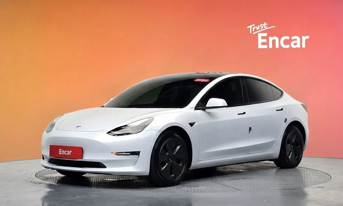 Tesla Model 3 — фото 1