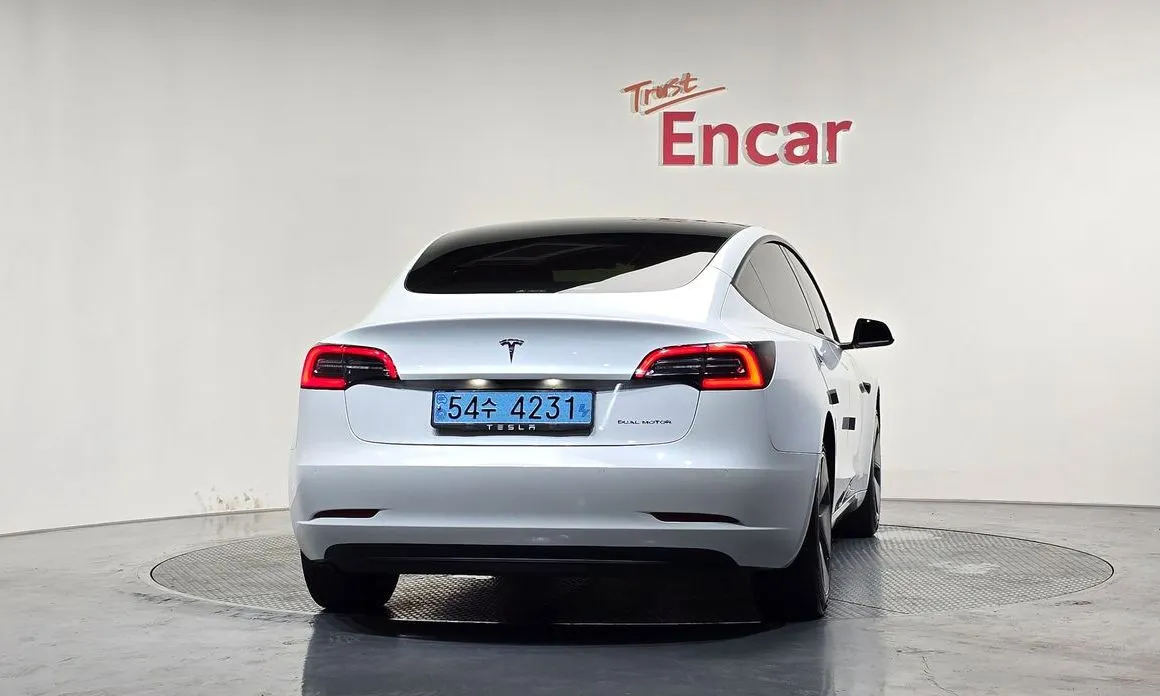 Tesla Model 3 — фото 6