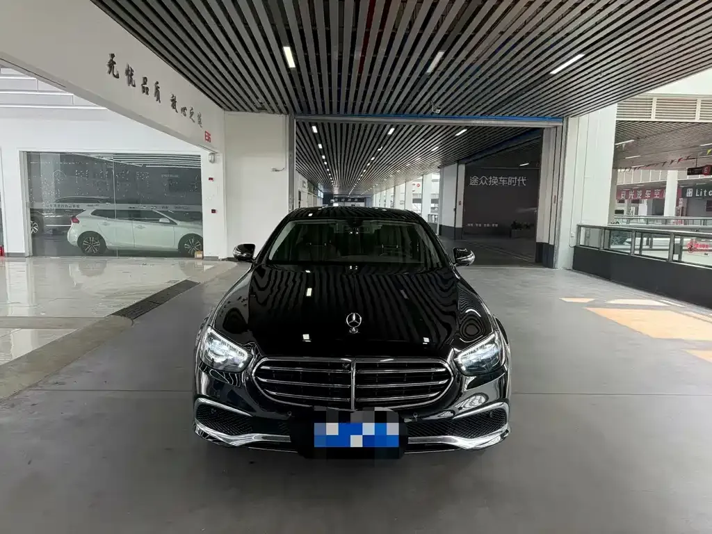 Mercedes-Benz E-Class — фото 2