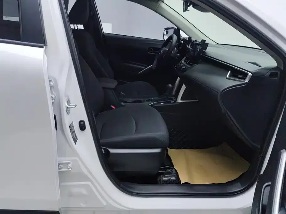 Toyota Corolla Cross — фото 10