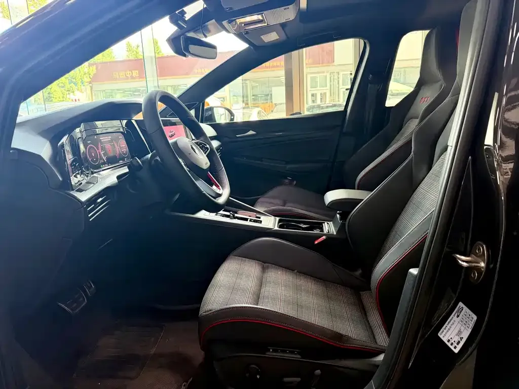 Volkswagen Golf GTI — фото 8
