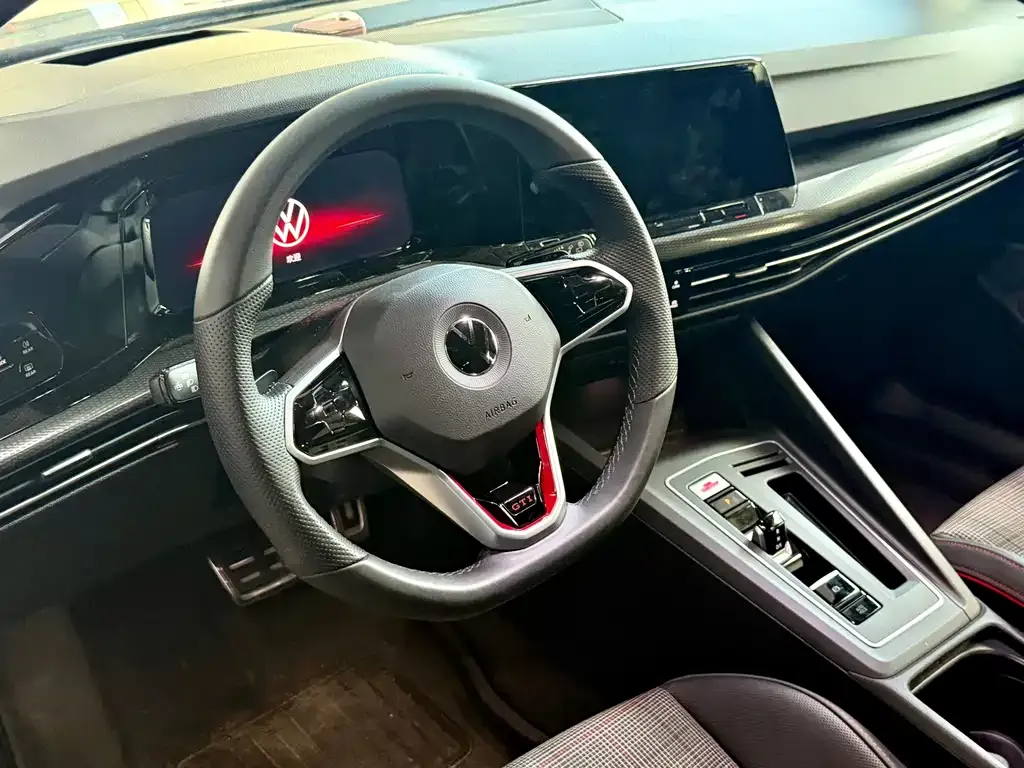 Volkswagen Golf GTI — фото 10