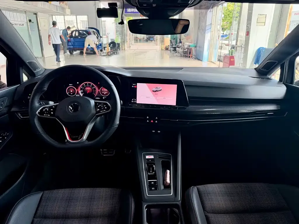 Volkswagen Golf GTI — фото 6