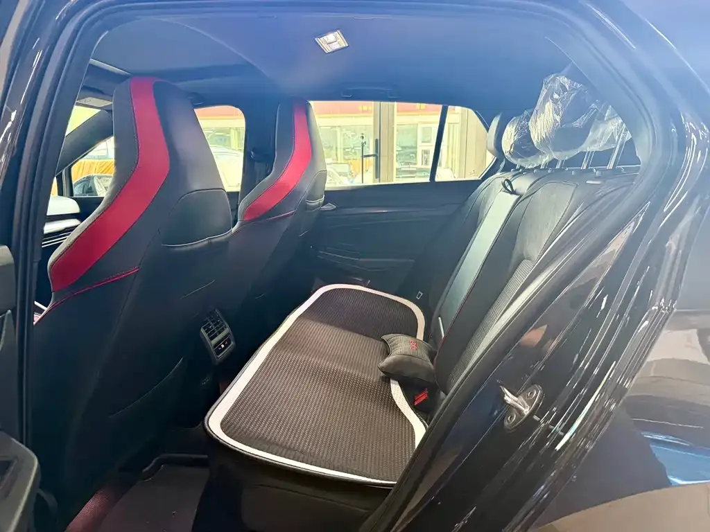 Volkswagen Golf GTI — фото 9