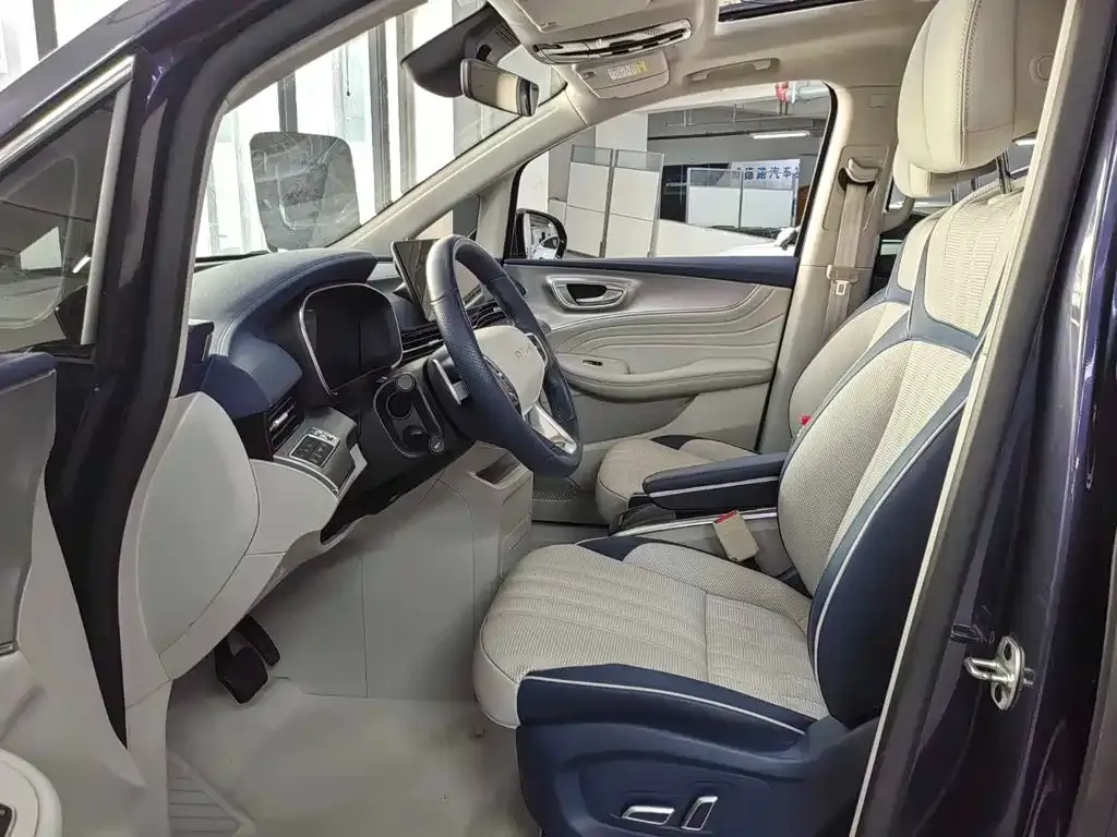 Roewe iMAX8 — фото 3