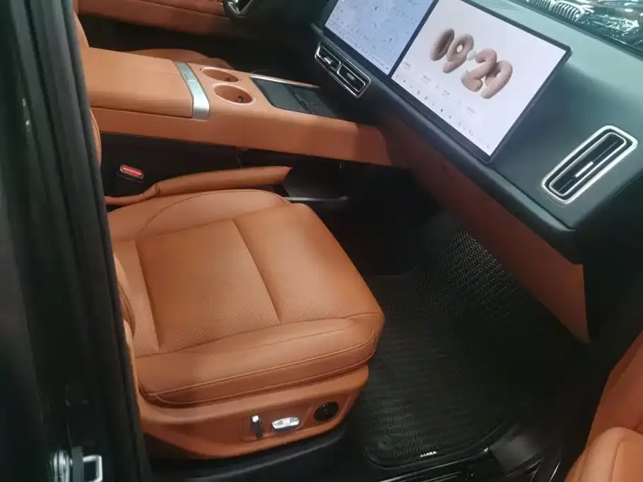 Li Auto L6 — фото 2