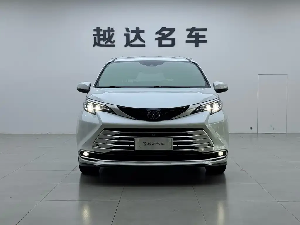 Toyota Sienna — фото 2