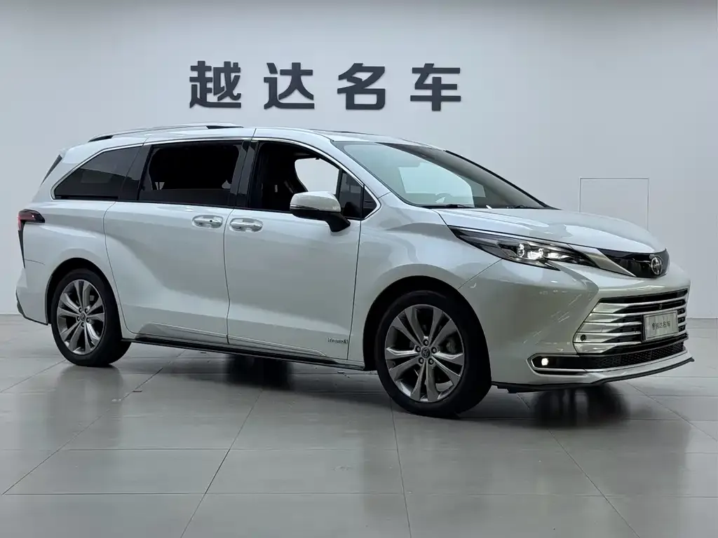 Toyota Sienna — фото 8