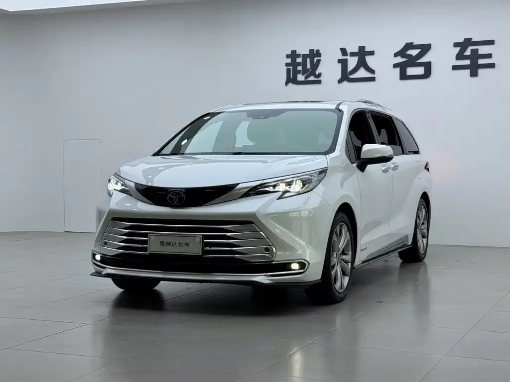 Toyota Sienna — фото 3