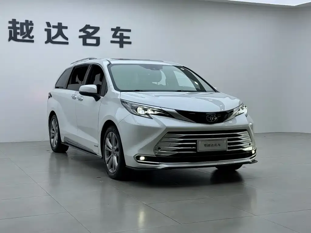 Toyota Sienna — фото 9