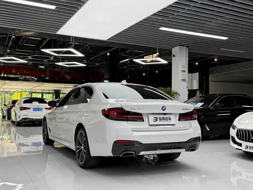 BMW 5 Series — фото 5