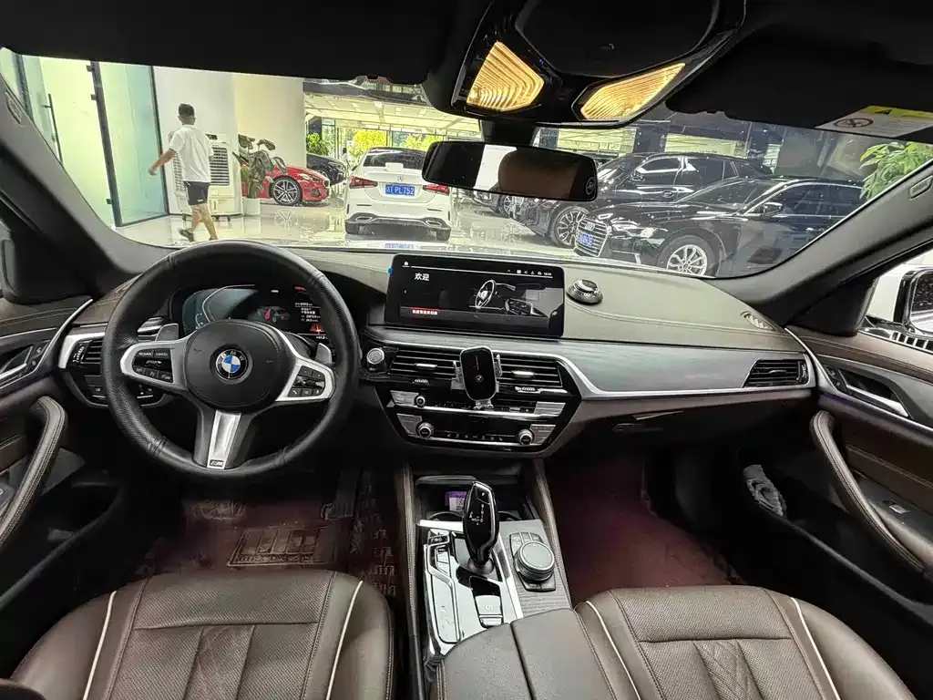 BMW 5 Series — фото 10