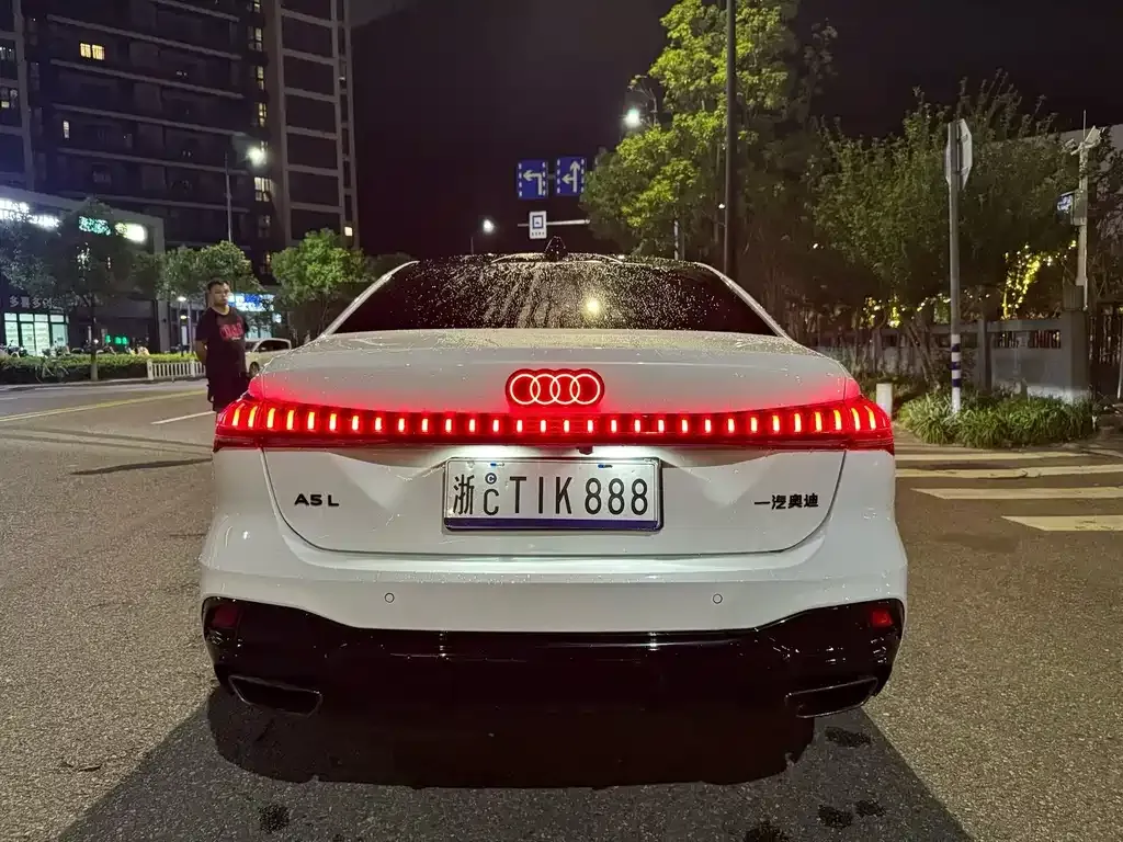 Audi A5L — фото 2