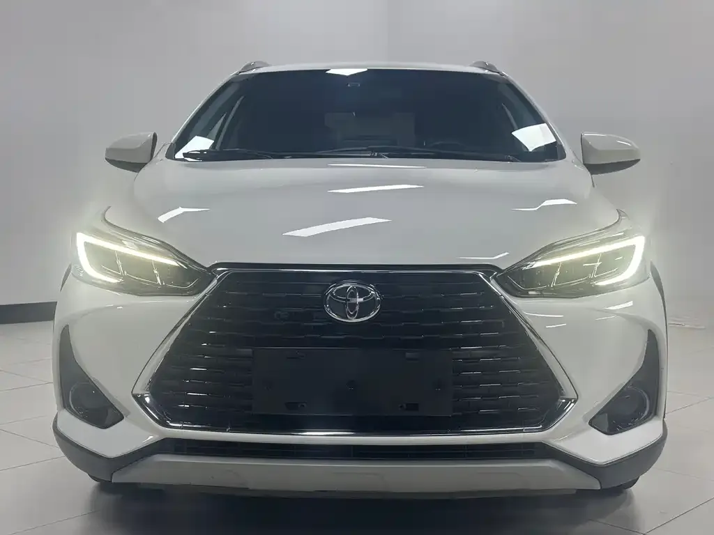 Toyota Yaris L — фото 3