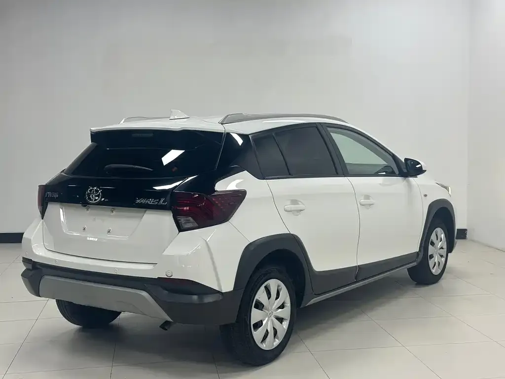 Toyota Yaris L — фото 10