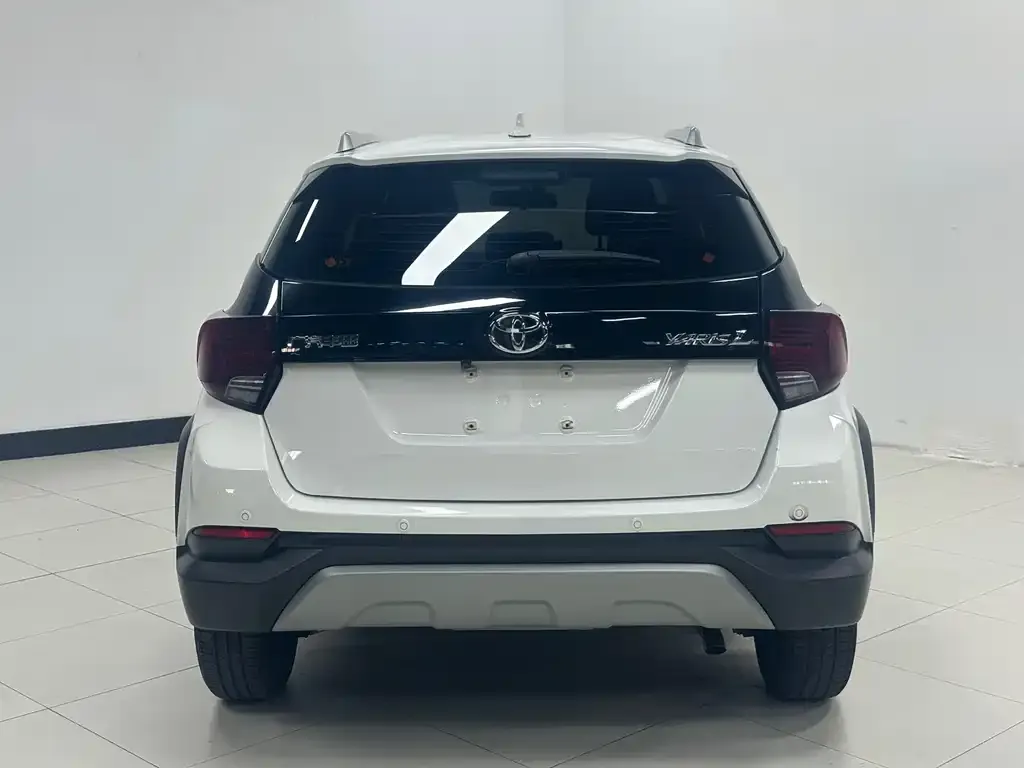 Toyota Yaris L — фото 2