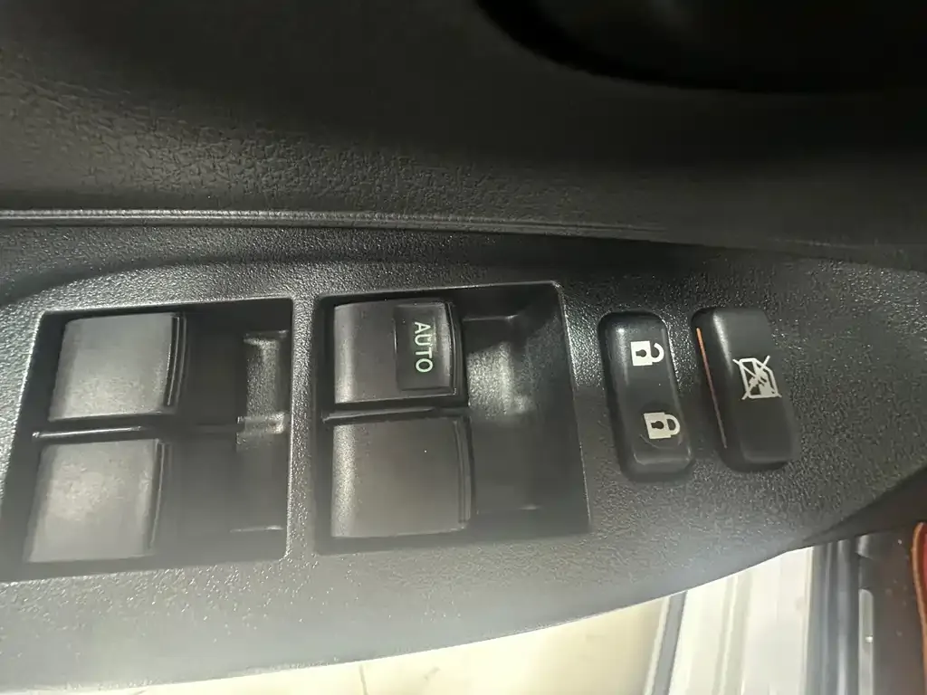Toyota Yaris L — фото 7