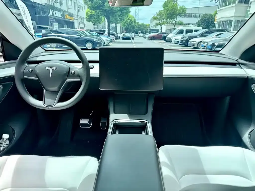 Tesla Model Y — фото 7