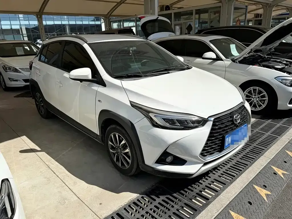Toyota Yaris L — фото 7