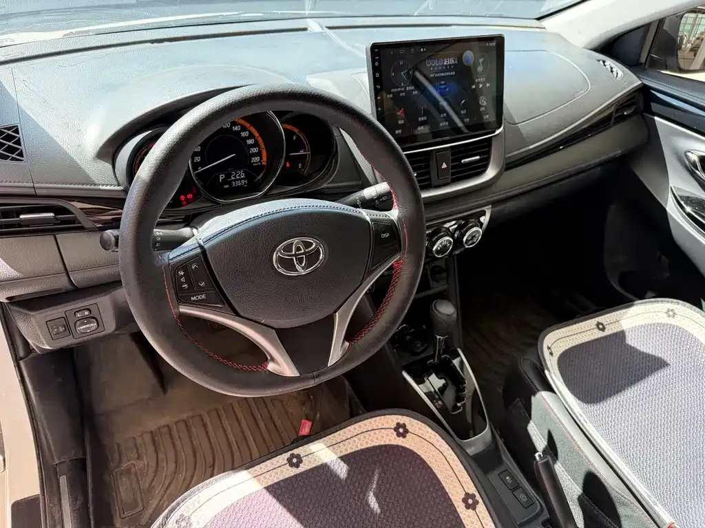 Toyota Yaris L — фото 9