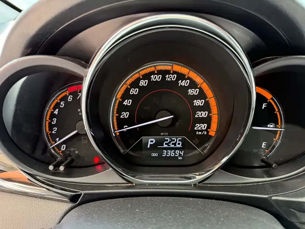 Toyota Yaris L — фото 4