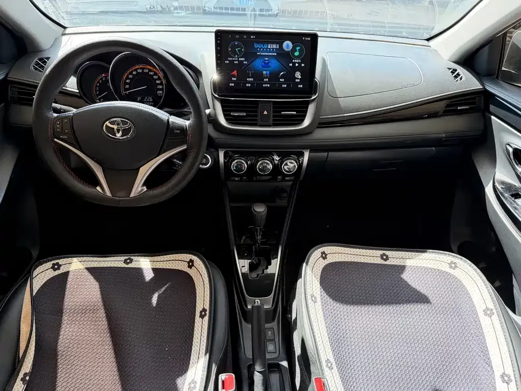 Toyota Yaris L — фото 8