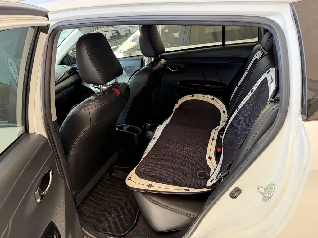 Toyota Yaris L — фото 6