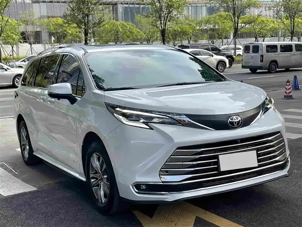 Toyota Sienna — фото 7