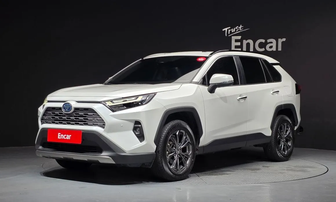 Toyota RAV4 — фото 1