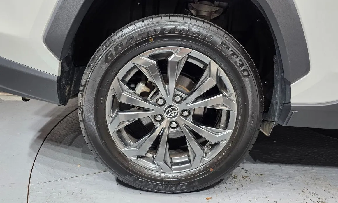 Toyota RAV4 — фото 10