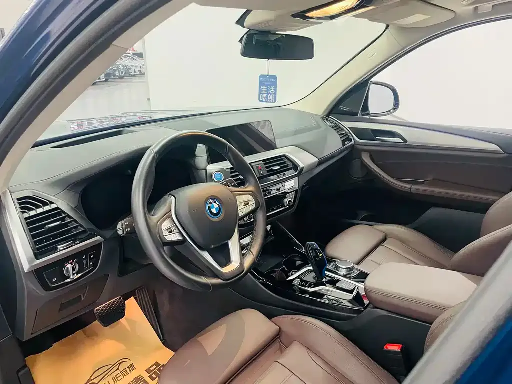 BMW iX3 — фото 10