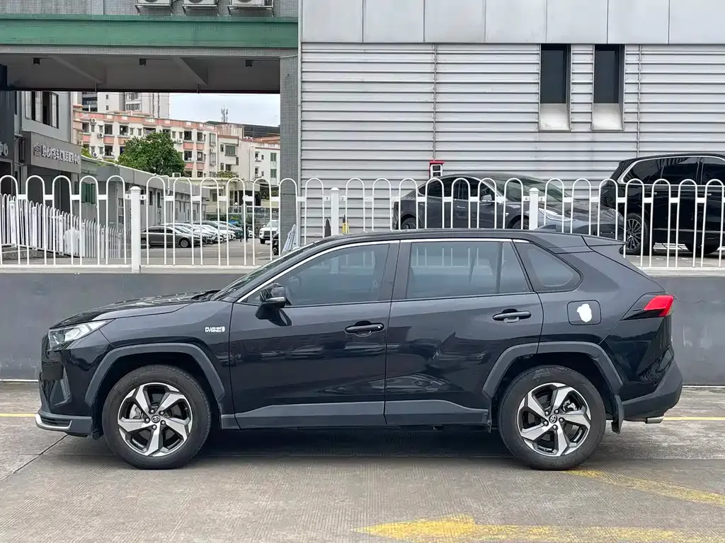 Toyota RAV4 Prime — фото 2